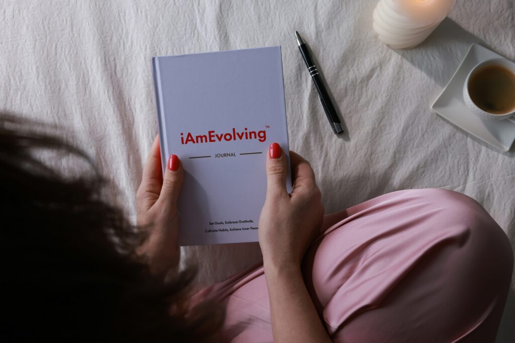 Naissance du journal intuitif et du podcast Naturellement Là de Marika Pech